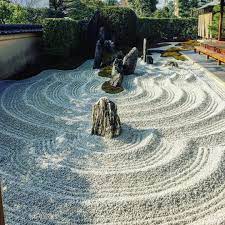 京都 kyoto zuihoin 枯山水 キリシタン灯篭 瑞峯院 karesansui 今年行った場所 京都シリーズ 大徳寺 瑞峯院の枯山水 石の並びが十字架を表していると有名な庭 instagram posts rock garden instagram