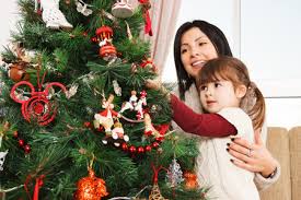 Puedes fijarlas con de cinta adhesiva transparente y crear distintas. Las Personas Que Decoran Antes De Tiempo Su Casa Para La Navidad Son Mas Felices Y Sociables Dicen Los Estudios