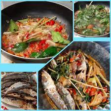 Pindang refers to a cooking method in the malay and indonesian languages of boiling ingredients in brine or acidic pindang has food preservation properties, which extends the shelf life of fish products. Pindang Cem Bikin Lahap Simak Resep Balado Ikan Pindang Yang Cocok