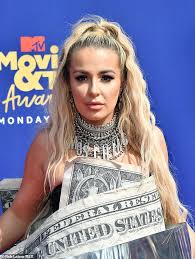 Devin booker's father also a professional basketball player in his time. Tana Mongeau Dazzles On The Mtv Movie Awards Red Carpet In Dollar Bill Dress Daily Mail Online