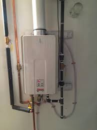 Rinnai high efficiency plus 9.8 gpm residential 199,000 btu natural gas interior tankless water heater Pin On Best Tankless Water Heaters
