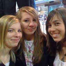 Melissa Oldfield's Instagram, Twitter & Facebook