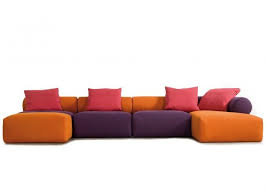 Samoa è stato il divano di produzione dal 1989, decodificando i desideri di un datore di lavoro in continua evoluzione per creare divani che integrano funzionalità, layout, praticità ed economia. Modularsofa Puzzle Berto Salotti Divano Componibile Design Divano Divano Modulare