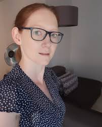 Siobhan is the #RedheadoftheWeek! "People remember meeting a redhead –– it  leaves a lasting impression. Having red hair is a superpower." Submit your  gorgeous photo her: https://howtobearedhead.com/be-the-redhead-of-the-week/