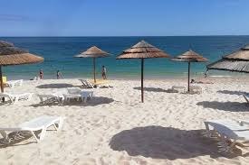 This list explores the top spots for surfing, sunbathing guincho beach is a wild expanse of sand and rocks on the coast between sintra and cascais, just at. Fantastischer Tag Am Strand Region Lissabon Setubal 2021 Tiefpreisgarantie