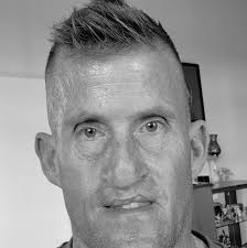 Are there people who retrieve lost discs from the ponds at Griffin Greens  in Wellington?