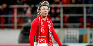 Что касается виновника перестановок, алексея сафонова, он был назначен на пост руководителя управления госавтоинспекции ставропольского края в конце 2012 года. Aleksej Safonov Pochemu Esli Glushakov Ne Nravitsya Kakomu To Vase Pupkinu To Igroka Nado Vykidyvat Iz Komandy