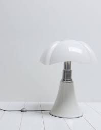 Soldes Deco Design Ete 2018 6 Pieces De Designer Soldees A S Offrir Elle Decoration Deco Design Luminaire Design Lampe Pipistrello