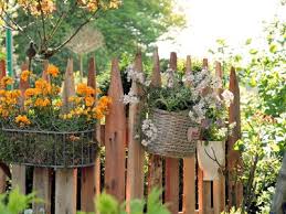 Aus paletten lässt er sich ganz einfach fürs eigene zuhause selber bauen. Einen Zaun Aus Einweg Paletten Bauen Ndr De Ratgeber Garten