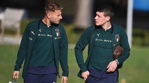 Dabei sind die begriffe nicht wortwörtlich zu nehmen, auch wenn es hier einige heimmannschaften geben wird. Neues Trikot Von Italien Sorgt Fur Kontroversen Eurosport