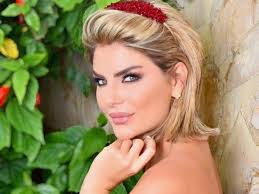 حصلت سيفريد على العديد من الجوائز من مجلة بيبول، واحتلت المرتبة الأولى في عام 2011 في قائمة أجمل 25 ممثلة أمريكية. Ø³Ø§Ù†Ø¯Ø±Ø§ Ø±Ø²Ù‚ Ø§Ù„Ø£Ø´ÙŠØ§Ø¡ Ø§Ù„ØµØºÙŠØ±Ø© Ø§Ù„Ù„Ù‰ Ø¨ØªØ²Ø¹Ù„Ù†Ø§ Ù…Ø´ Ù…Ù‡Ù…Ø© ÙˆÙÙ‰ ØºÙŠØ±Ù‡Ø§ ÙƒÙˆØ§Ø±Ø« Ø­Ù‚ÙŠÙ‚ÙŠØ© Ø¹ÙŠÙ†