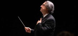 The teatro alla scala goes through days of particularly intense activity, waiting for the reopening, which promises to be full of events. Muti Chailly Lite Dopo Concerto Alla Scala Scintille Cacciato Dal Camerino E