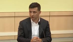 Знаменитый телеведущий, актер и шоумен — владимир зеленский, очень талантливый и разносторонний человек. Pandemiya Koronavirusa Sociolog Obyasnil Kak Covid 19 Povliyal Na Rejtingi Zelenskogo Merkel I Makrona