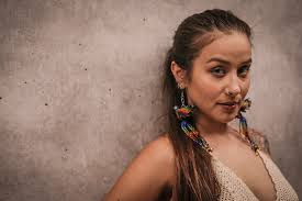 Santiago, chile, 8 de noviembre de 1990) es una cantante y actriz de cine, teatro y televisión chilena. Denise Rosenthal Despidio El Ano Con Desnudo Total