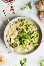 Reduce heat to low and stir until curry paste is well blended. Thai Green Curry Chicken Soup