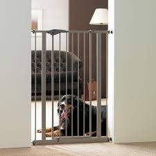 Savour the astonishing views and décor glinting with gold. Schutzbarriere Dog Barriere 107cm