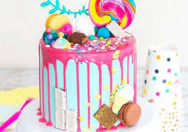 Puede parecer poco común pero si no conoces lo que es un pastel o nunca te han regalado alguno de cumpleaños y quieres conocer la definición de la palabra, no te preocupes te diremos lo que es para que te hagas una idea y así puedas antojarte de seguro e ir por uno a la pastelería más cercana. 3 Pasteles De Cumpleanos Para Disfrutar De Un Festejo Unico
