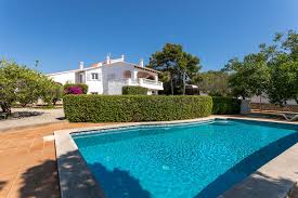 Compare reviews, photos, & availability w/ travelocity. Grosse Villa Zum Verkauf Mit Pool Und Garten In Der Nahe Von Mahon