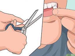 5 Manieres De Fabriquer Des Dents De Vampires Vampire Fangs Vampire Costume Diy Scary Vampire