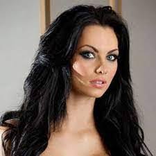 Jane Clement's Instagram, Twitter & Facebook