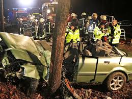 Viele arbeitnehmer nutzen für den weg zur arbeit verschiedene verkehrsmittel, beispielsweise außer ihrem eigenen auto auch bus und bahn. 19 Jahriger Aus Schwarzenbek Schwebt Nach Schwerem Unfall Noch Immer In Lebensgefahr