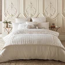 In general, the bedroom shall be in suitable size, with soft light and simple layout. How To Feng Shui Your Bedroom 17 Layout Design Ideas Extra Space Storage