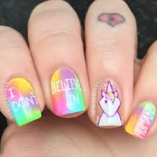 Ve más ideas sobre uñas gelish uñas de gel vs de acrílico qué recomiendan los expertos y image size = 750x500 file type = jpg source image @ infobae.com download image. Unas De Gelish Para Ninas De Unicornio Efecto Unicornio Holografico Original Unas Gelish 180 Disenos De Unas Para Ninas De Unicornio Paso A Paso Maida Doan