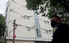 Ανακαλύψτε τις άγνωστες πλευρές του μεξικό, μέσα από τους θησαυρούς των αζτέκων, μάγια και ολμέκων,τις ζούγκλες του γιουκατάν και τις αποικιακές του πόλεις. Me3iko Dyo Nekroi Apo Ton Seismo