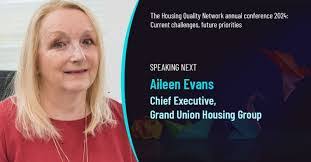 Aileen Evans's Instagram, Twitter & Facebook