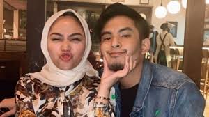 Ia mengungkapkan keduanya akhirnya sepakat untuk aku & mas niko sekarang cuma beda status aja dari suami istri jadi teman baik yg sama2 akan mengasuh abang & adik dengan kasih yg tak terhingga. Sule Nathalie Holscher Damai Rhoma Irama And Elvy Ever Cinlok