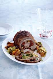 Putenrollbraten Mit Chorizo Mandel Fullung Und Gemusecouscous Rezept Lecker Putenrollbraten Rezepte Rollbraten