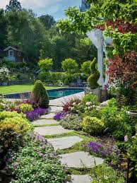 Gartenweg Anlegen 109 Gestaltungsideen Mit Spannungsvollen Effekten Gartengestaltung Gartenweg Gartensteine