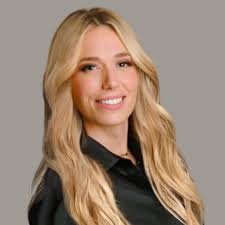 Suzanne Davenport's Instagram, Twitter & Facebook