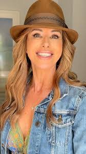 Mary Raggio's Instagram, Twitter & Facebook