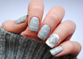 L'ongle en gel est une technique de faux ongle, qui consiste à recouvrir l'ongle naturel en lui appliquant différentes couches de gel, séchées sous une lampe à uv. Ongle En Gel Hiver Les Couleurs Et Les Motifs A Privilegier Cette Annee