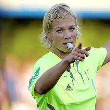Referee bibiana steinhaus and referee felix brych pose during the dfb referee meeting at dekra headquarter on july 14, 2012 in altensteig, germany. Photo Gallery German Soccer S First Lady On The Field Der Spiegel