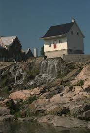 Chicoutimi La Petite Maison Blanche Le Monde En Images Quebec City House Styles Canada