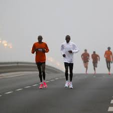He followed up his successful 2018 by winning the gold medal in the 3000m at this year's european indoor championships and the silver medal in 1500m. Eliud Kipchoge Schreibt Marathon Geschichte Der Spiegel