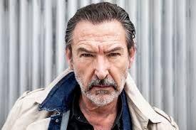 Decorated in green panels with lots of mirrors. Gines Garcia Millan La Gurtel Is The Great Series That We Have Pending And I Ask Francisco Correa Teller Report