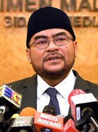 Dalam artikel terbaharu bertajuk 'membuang sial langkah sheraton' yang dimuat naik di facebooknya hari ini, beliau mengajak umno untuk. Mujahid Succeeds In Striking Out Defamation Suit