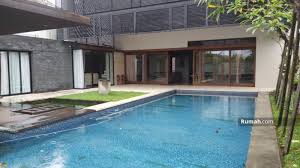 Penggunaan kolam renang kaca untuk rumah satu lantai dirasa lebih nyaman dan mudah dinikamti ketimbang rumah yang memiliki banyak lantai. Turun Harga Rumah Mewah Kolam Renang Jln Aw Syahrani Gn Kelua Samarinda Samarinda Ulu Samarinda Kalimantan Timur 5 Kamar Tidur 1200 M Rumah Dijual Oleh Manuel Santo Rp 16 M 17588079