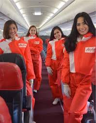 แอร์เอเชีย กรุ๊ป สายการบินต้นทุนต่ำรายใหญ่สุดของภูมิภาคเอเชียตะวันออกเฉียงใต้ ประกาศลดพนักงานประมาณ 30% และโทนี เฟอร์นัน. Brandage Online New Look New Normal Facebook