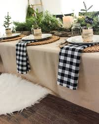 Black And White Christmas Table Decorations 14 Sophisticated Christmas Table Decorations For A Merry And Bright Home Christmas Table Decorations Winter Table Decorations Christmas Table