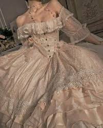 Julieta Me In The Middle Of The Stormy Night Running Down In 2020 Historical Dresses Fancy Dresses Fantasy Dress