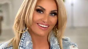 Photos, videos, and other materials. Kazmierska W Modnym Dresie Krolowa Zycia Wie Co To Styl Obcas Pl