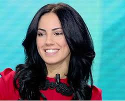 La sua notorietà è legata al programma uomini e donne, dopo il quale ha pubblicato il libro le corna stanno bene su tutto. Isola Dei Famosi 2017 Giulia De Lellis Non Parte Perche E Incinta Moda Uomo Lifestyle Menchic Itmoda Uomo Lifestyle Menchic It