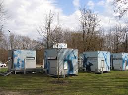 Gemeinsam mit den neuen mitbewohnern lässt sich das stadtleben in netter gesellschaft auskosten und diese geben tolle insiderinformationen über die besten plätze der stadt. In Einem Container Die Winzige Welt Der Amelie Kolner Stadt Anzeiger