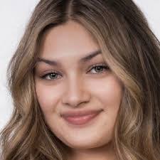 Isabella Quinn's Instagram, Twitter & Facebook