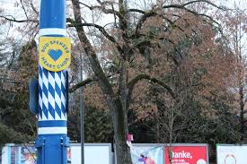 Einen maibaum nach der alten methode nur mit muskelkraft aufstellen? Maibaum Mit Herz Foto Bild Deutschland Europe Bayern Bilder Auf Fotocommunity