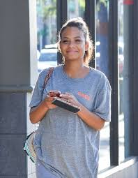 Enceinte, la compagne de m pokora dévoile une photo seins nus pour. Christina Milian Enceinte De Matt Pokora Elle Affiche Son Ventre Arrondi Au Maroc Elle